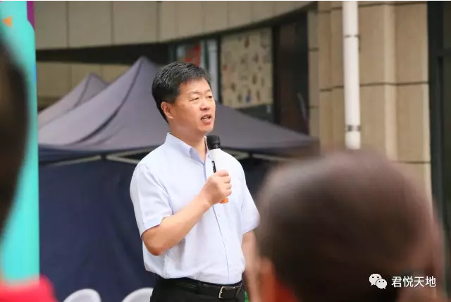 公司举行第一次升国旗仪式 - 沂南县君悦商贸有限公司