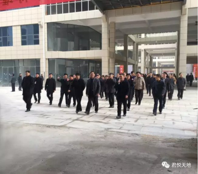 沂南县委县政府领导视察参观,鼓励君悦公司做大做强!